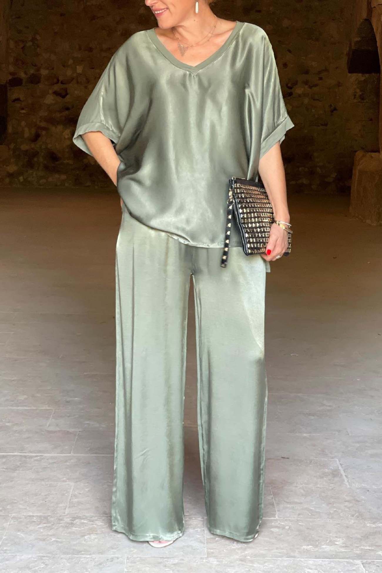 Effortlessly Elegant Garment with a Timeless Design