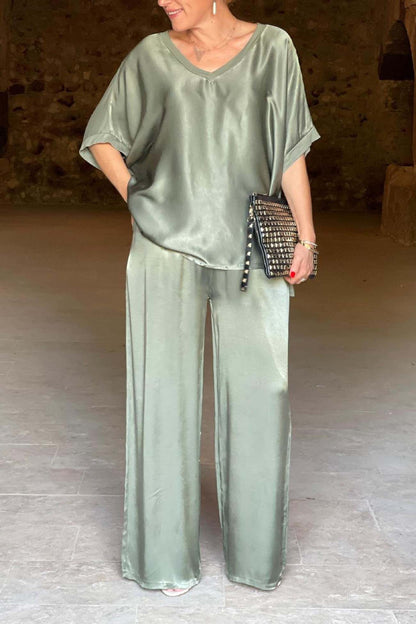 Effortlessly Elegant Garment with a Timeless Design
