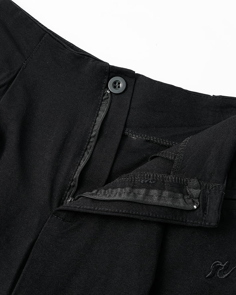 Well Tailored Pants with a Graceful Silhouette