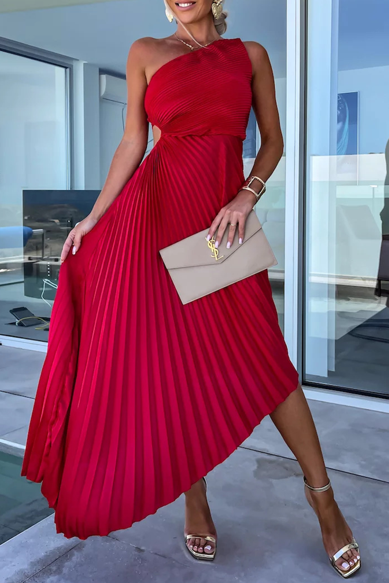 Well Tailored Dress with a Graceful Silhouette