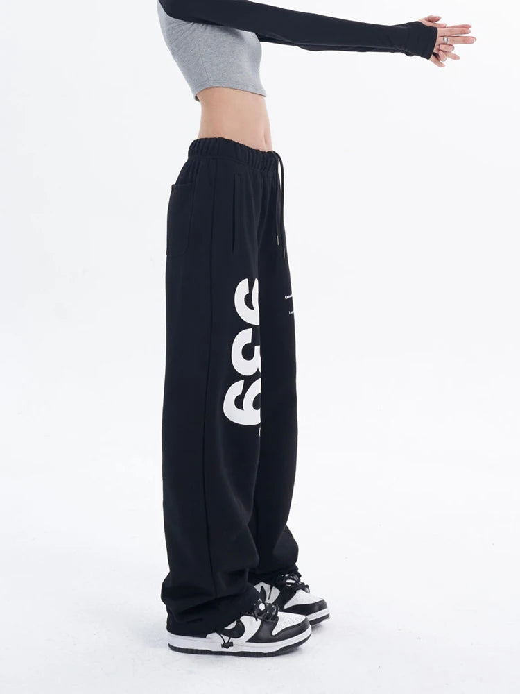 Elegantly Styled Trousers for Everyday Wear