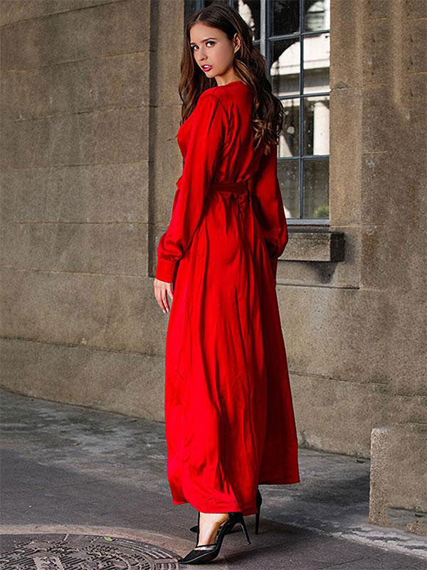 Beautifully Finished Dress in a Timeless Design