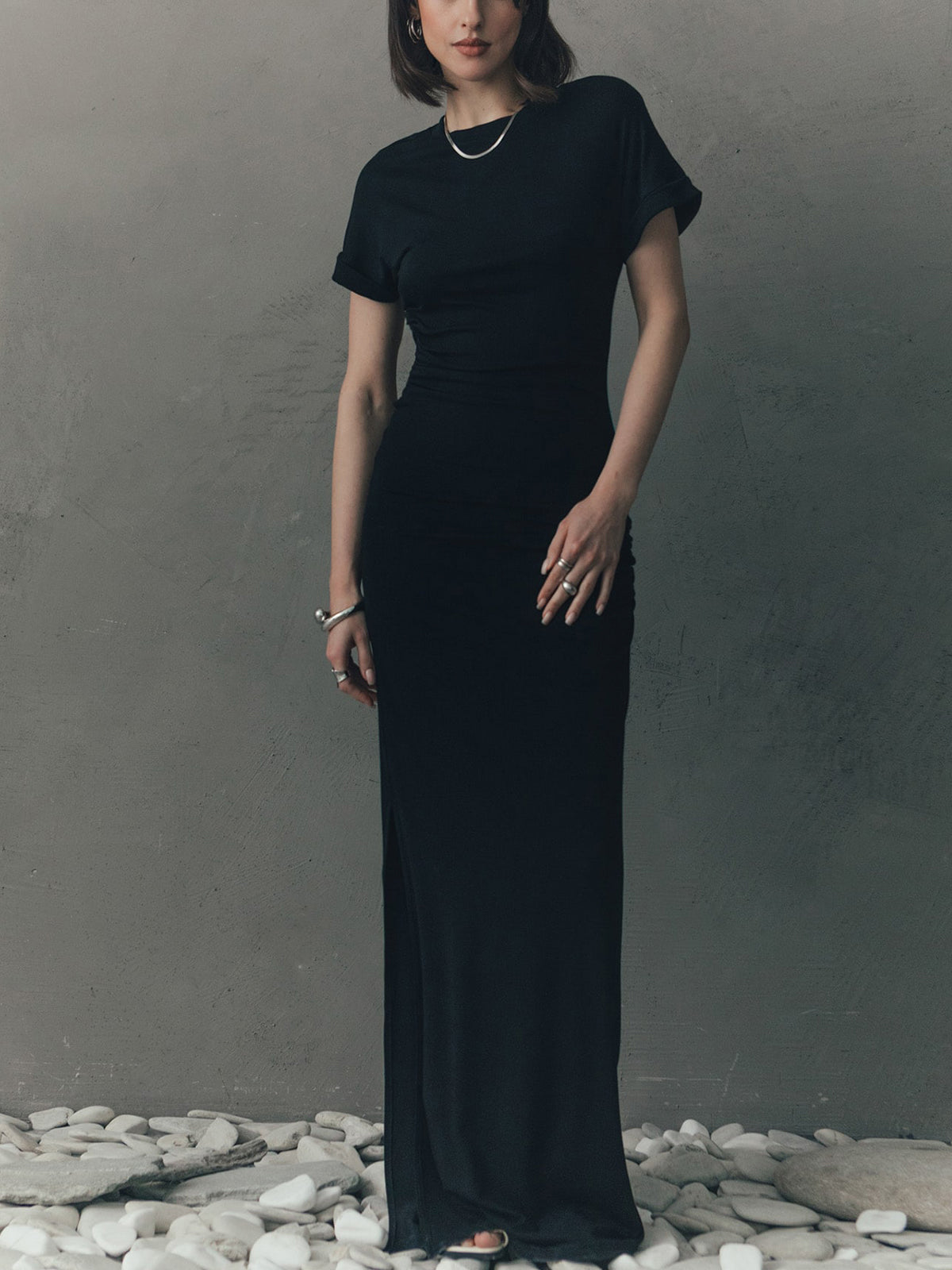 Effortlessly Elegant Dress with a Timeless Design