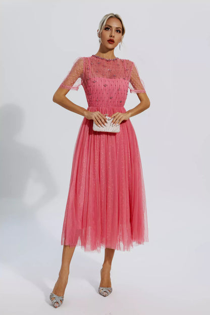 Effortlessly Elegant Dress with a Timeless Design