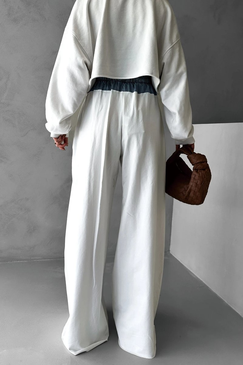 Well Tailored Pullover with a Graceful Silhouette