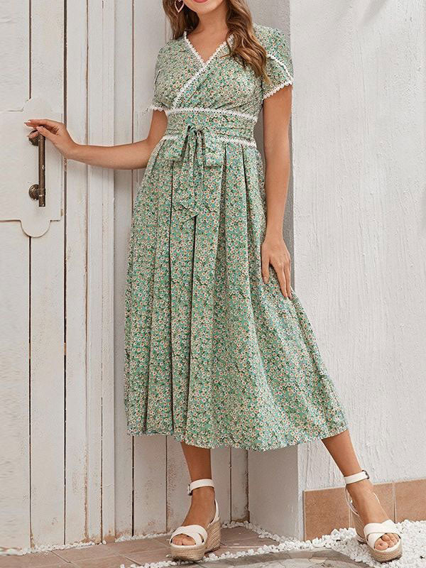Sophisticated Dress with a Clean Classic Look