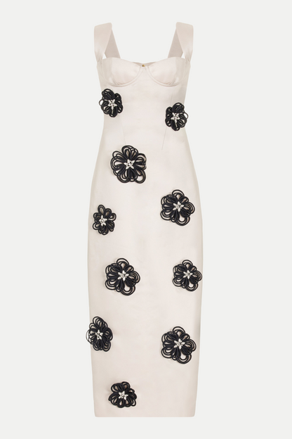Well Tailored Dress with a Graceful Silhouette
