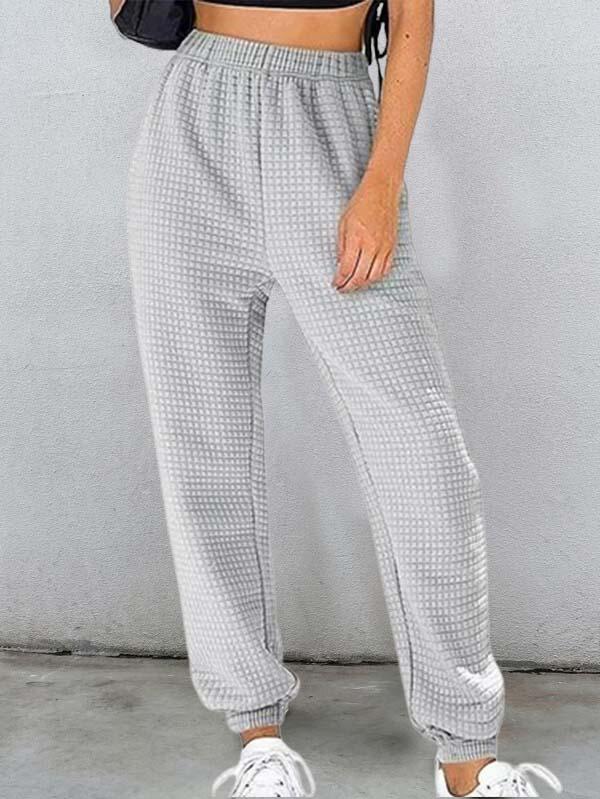 Effortlessly Elegant Pants with a Timeless Design