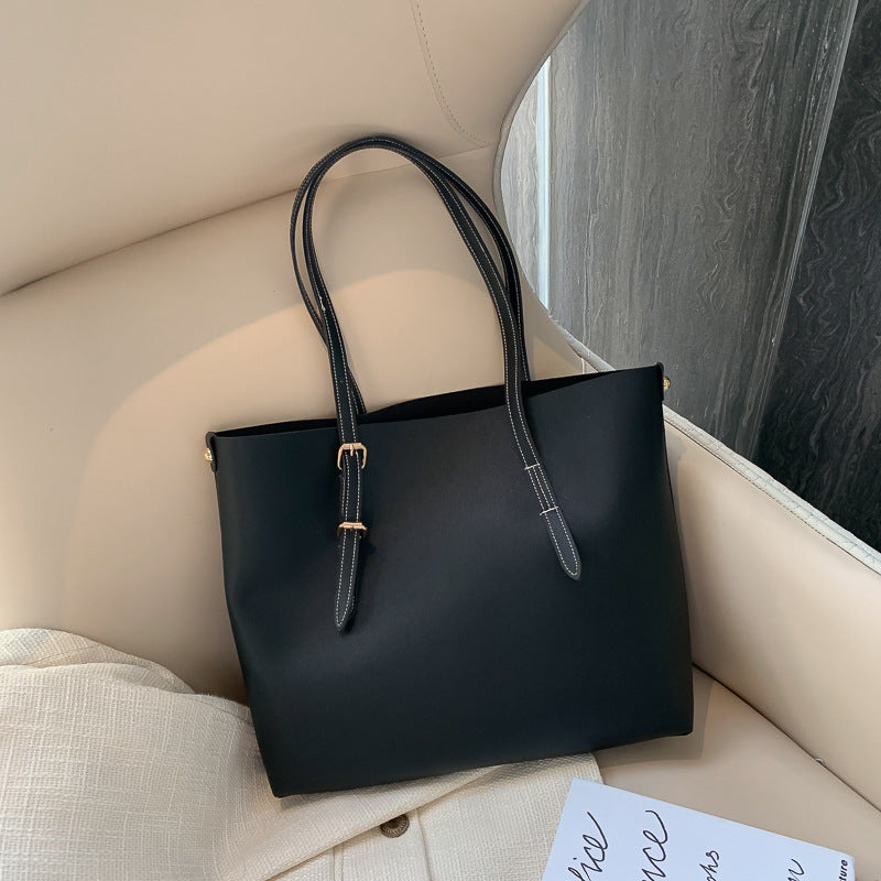 Gracefully Styled Bag for Any Occasion