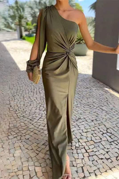 Gracefully Styled Dress for Any Occasion