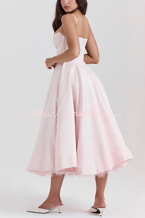 Well Tailored Dress with a Graceful Silhouette