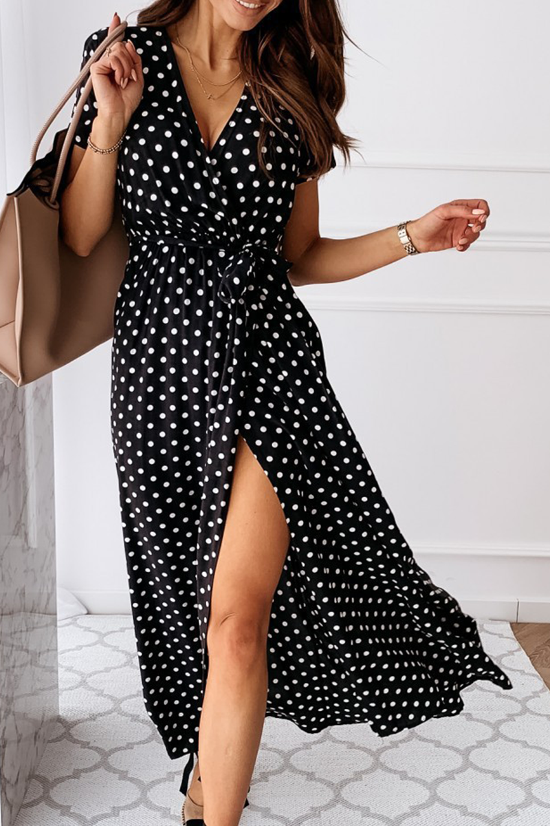 Beautifully Finished Dress in a Timeless Design