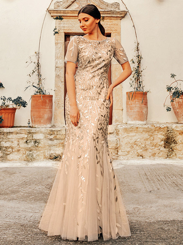 Effortlessly Elegant Dress with a Timeless Design