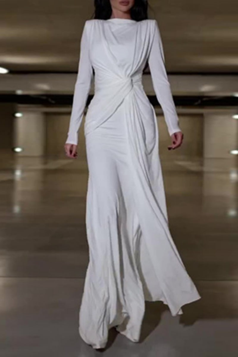 Well Tailored Dress with a Graceful Silhouette