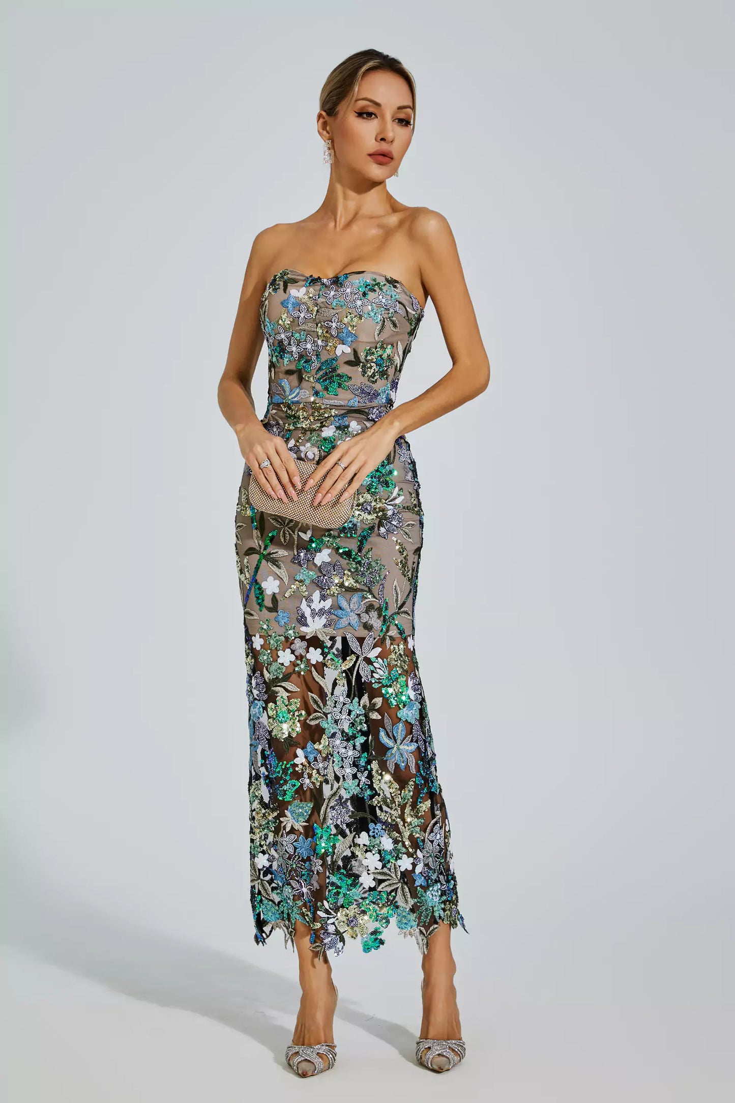Gracefully Styled Dress for Any Occasion