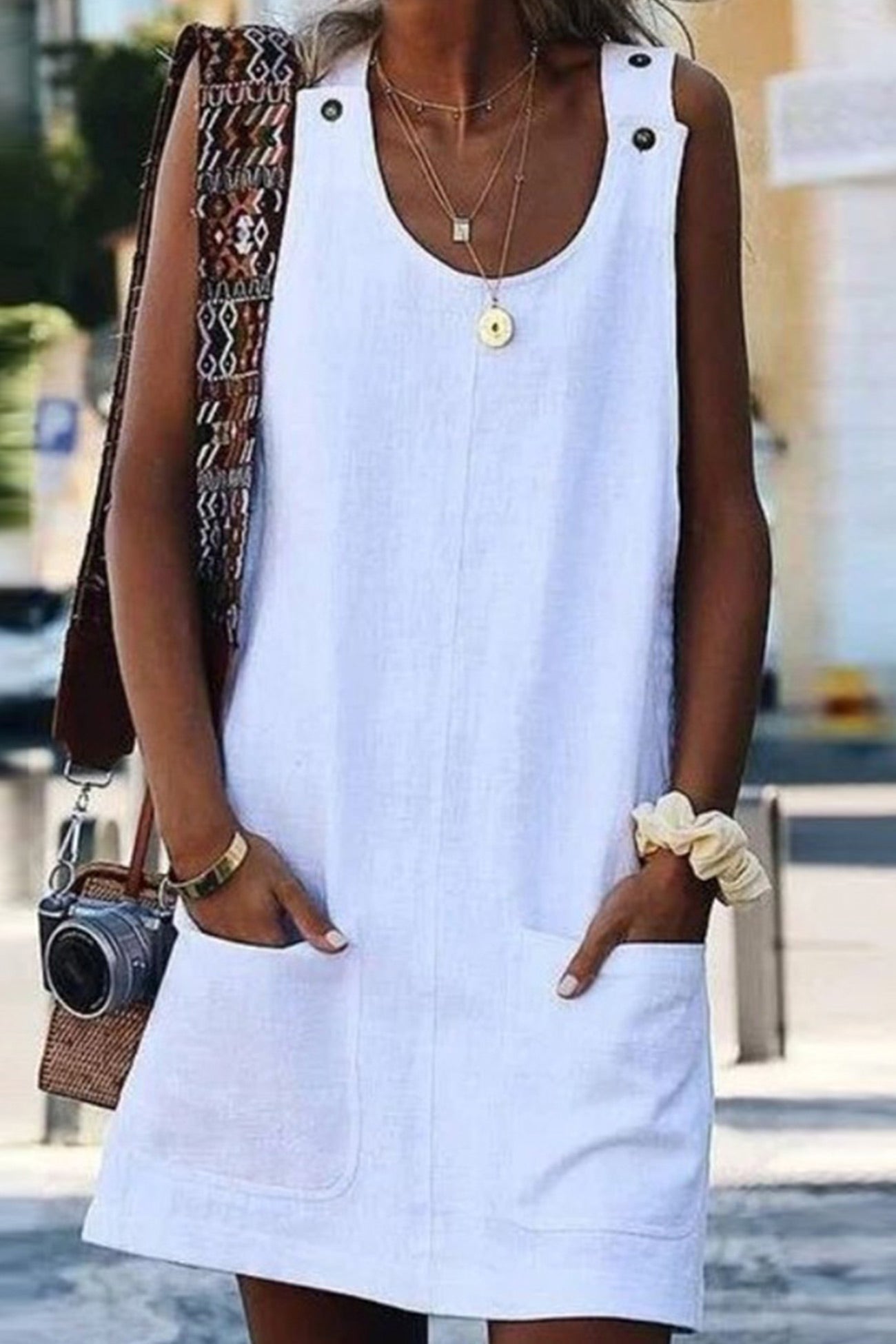 Beautifully Finished Dress in a Timeless Design