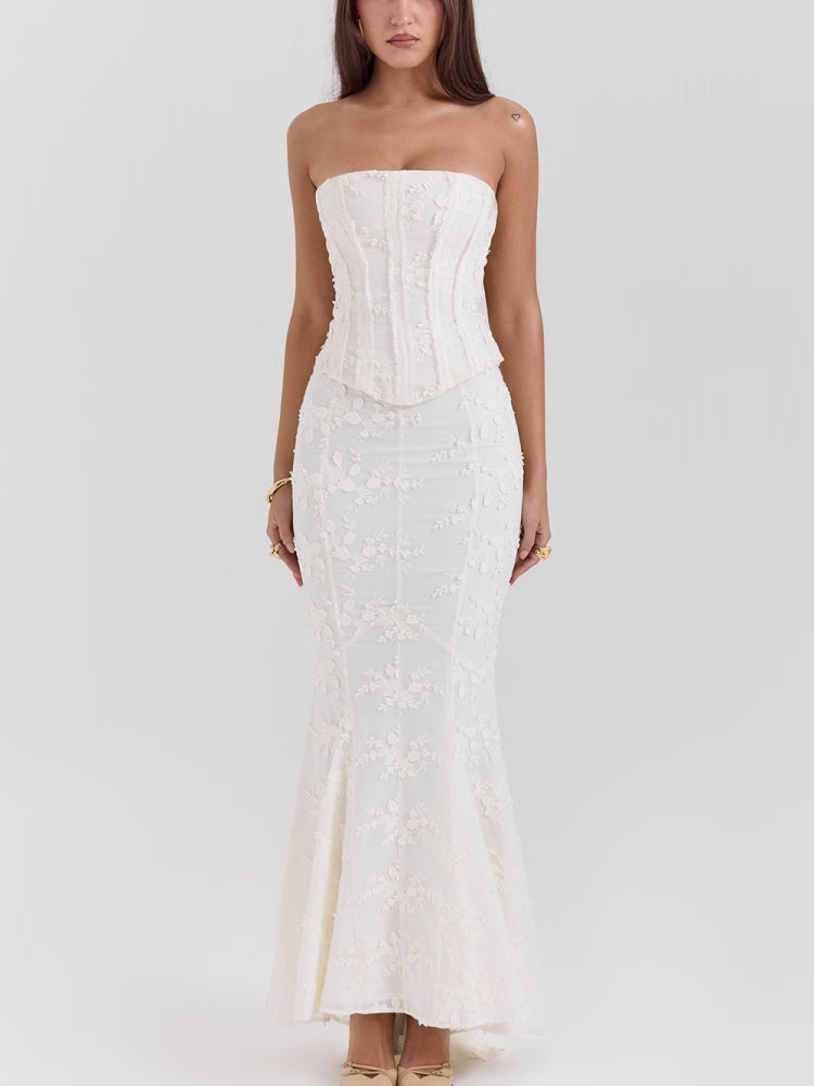 Beautifully Finished Dress in a Timeless Design