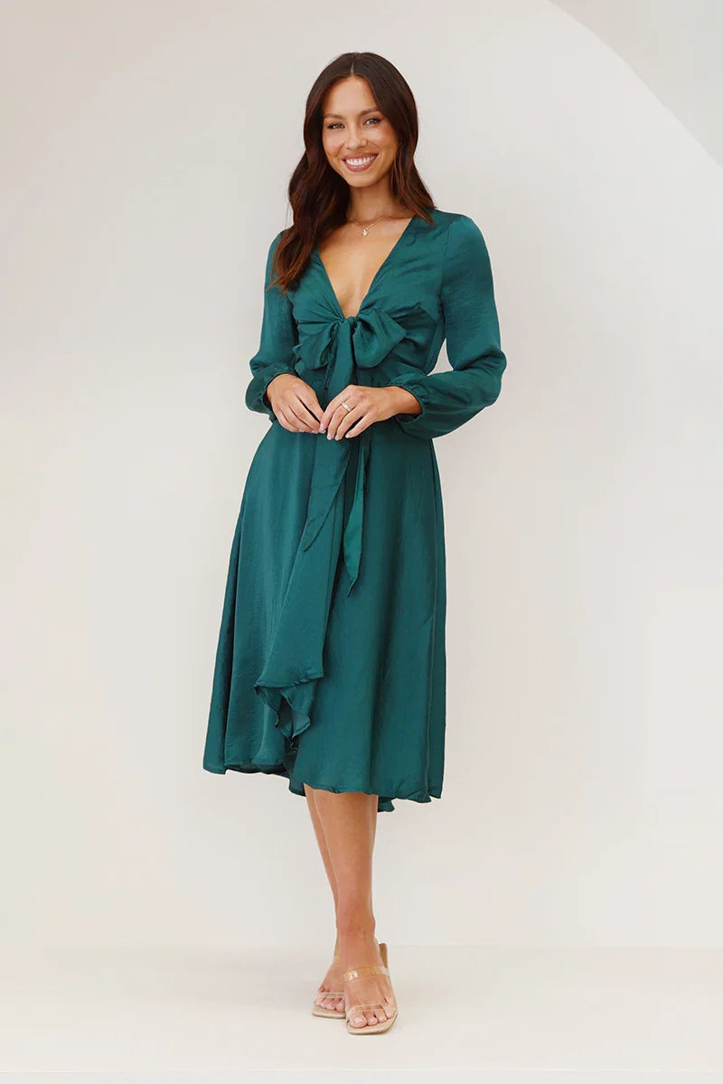 Effortlessly Elegant Dress with a Timeless Design