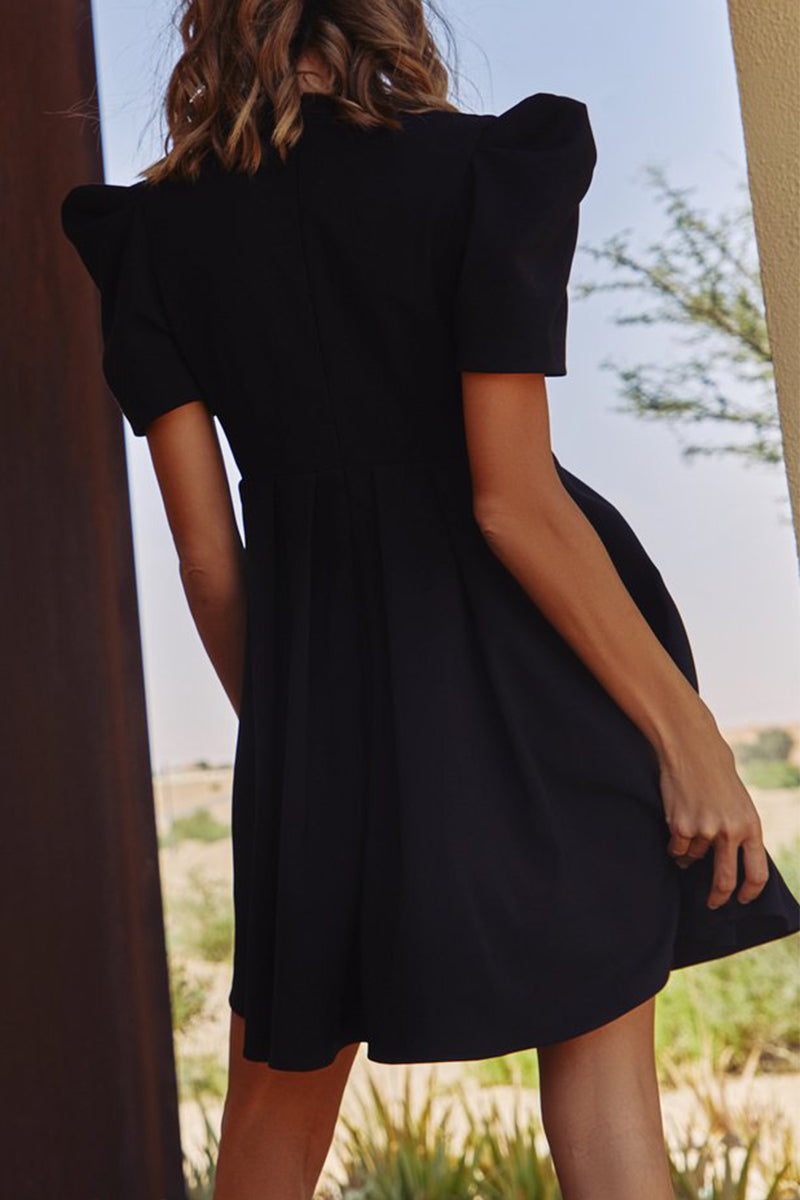 Beautifully Finished Dress in a Timeless Design