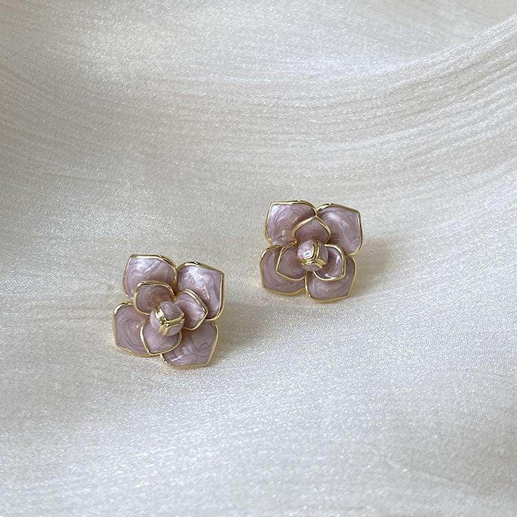 Classic Pearl Earring with Timeless Appeal