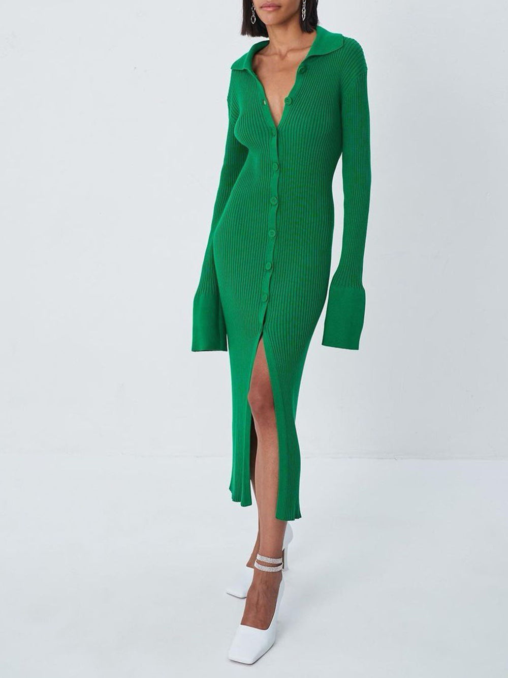 Well Tailored Sweater with a Graceful Silhouette