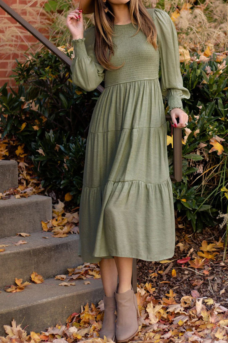 Beautifully Finished Dress in a Timeless Design