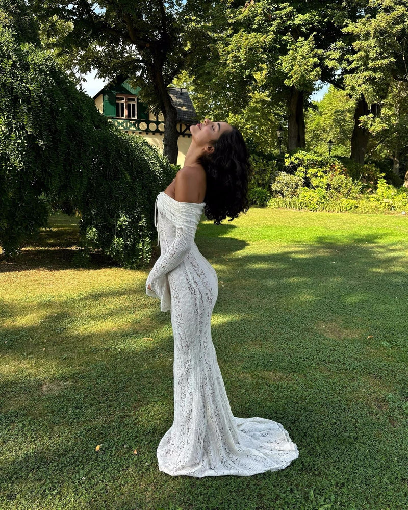Beautifully Finished Dress in a Timeless Design