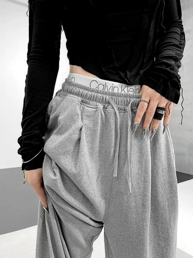 Effortlessly Elegant Pants with a Timeless Design
