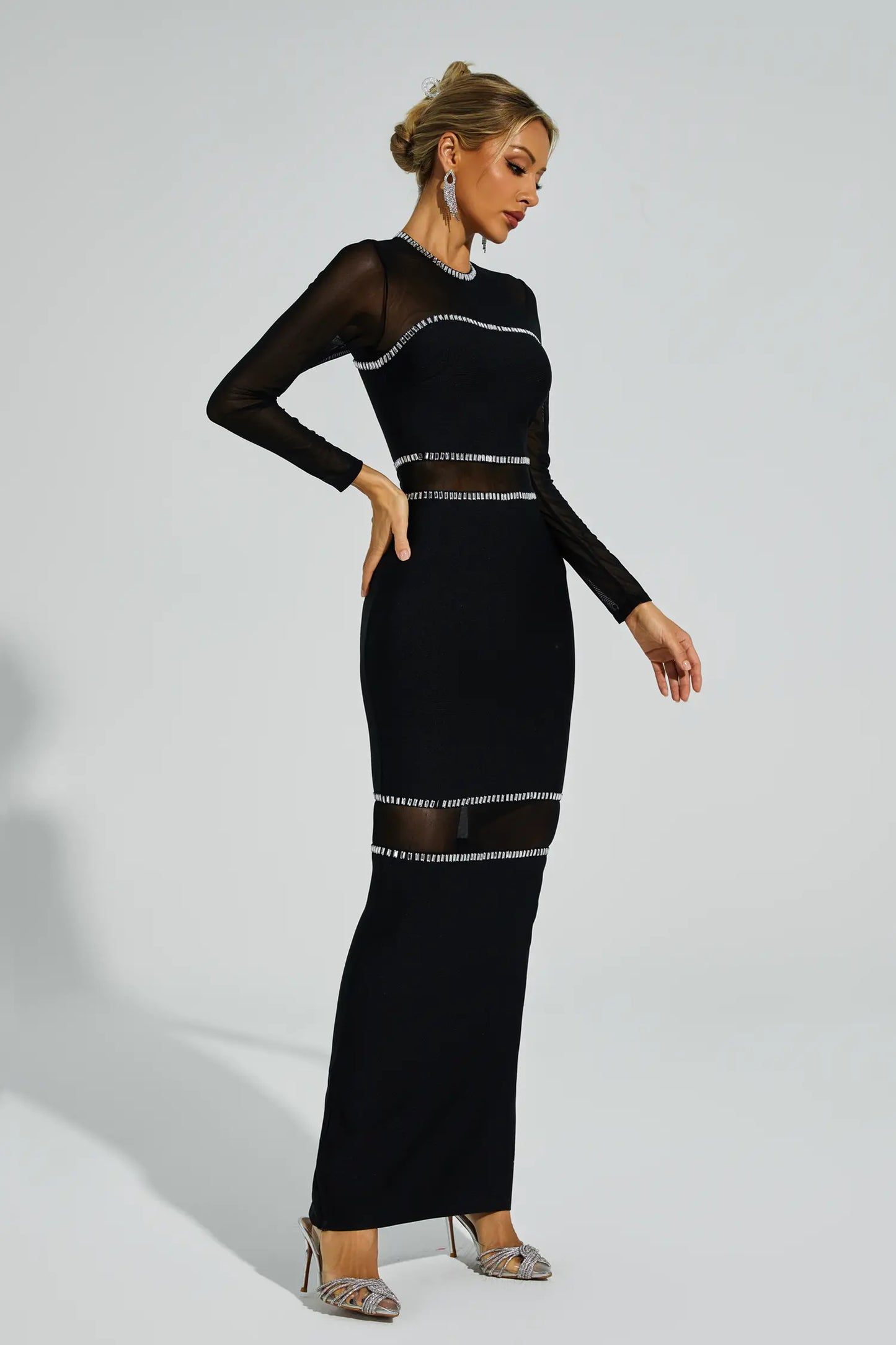 Well Tailored Dress with a Graceful Silhouette