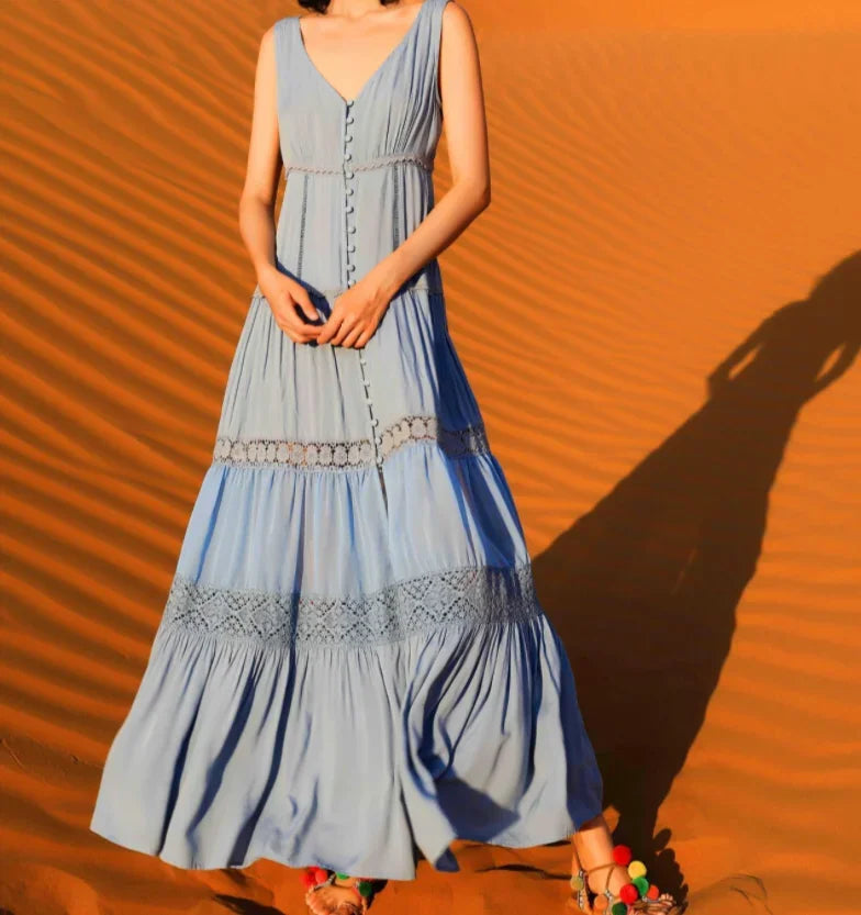 Beautifully Finished Dress in a Timeless Design