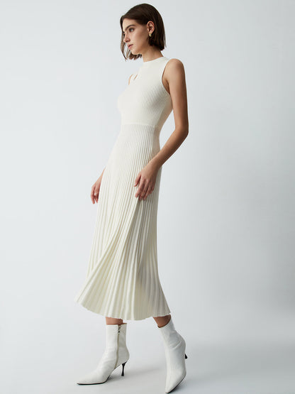 Well Tailored Sweater with a Graceful Silhouette