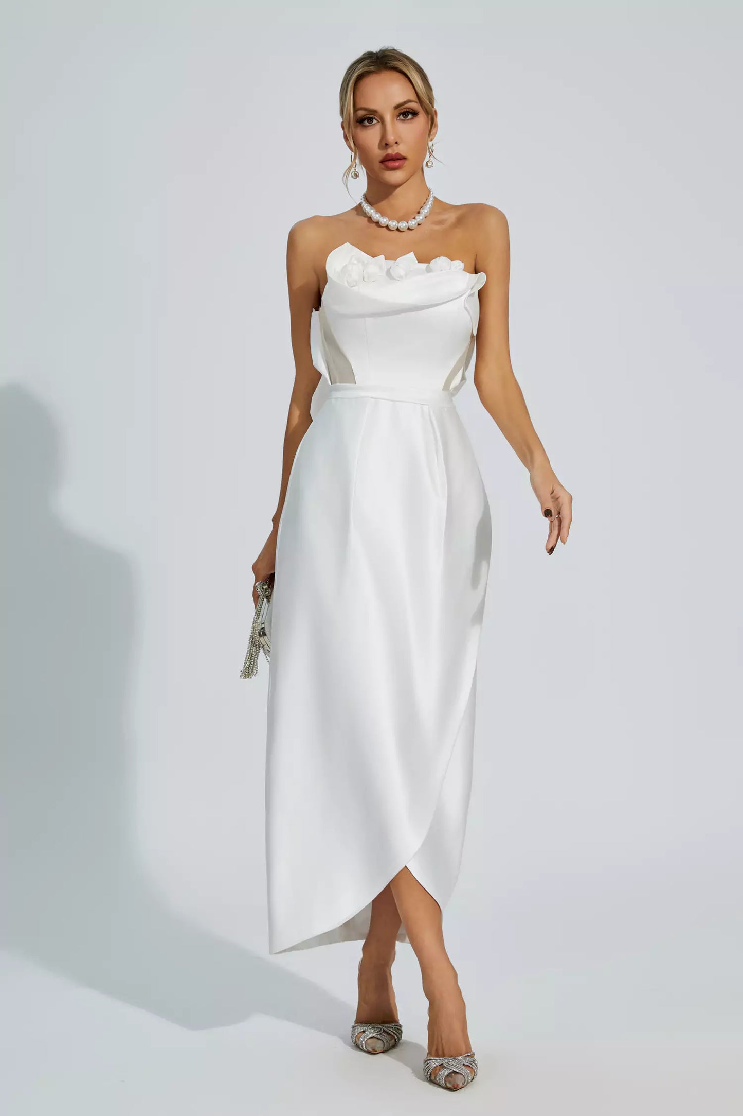 Beautifully Finished Dress in a Timeless Design