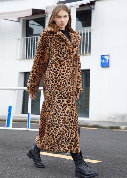 Beautifully Finished Coat in a Timeless Design