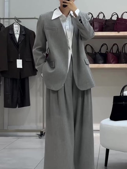 Effortlessly Elegant Pants with a Timeless Design