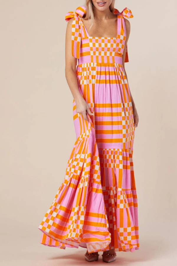 Effortlessly Elegant Dress with a Timeless Design