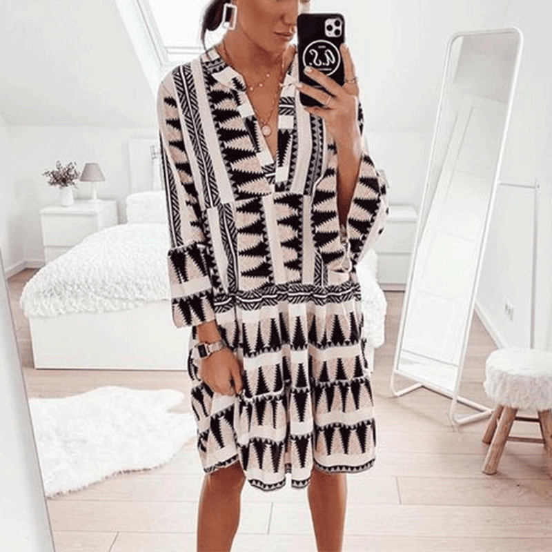 Classic Vintage Dress with a Flattering Fit