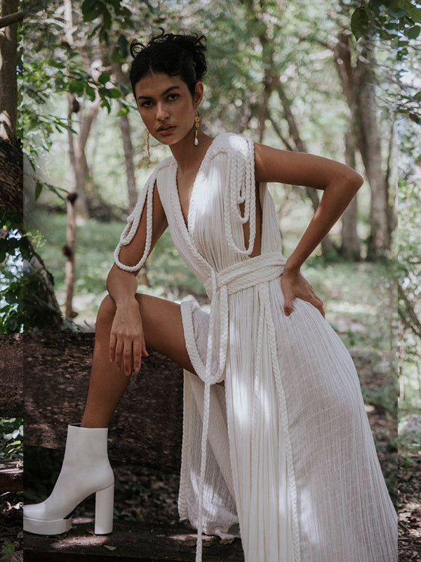 Beautifully Finished Dress in a Timeless Design