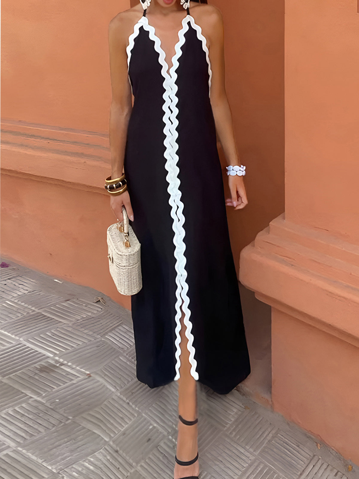 Well Tailored Dress with a Graceful Silhouette