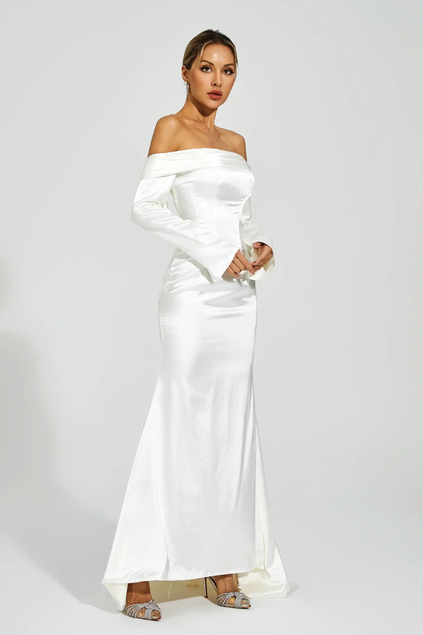 Beautifully Finished Dress in a Timeless Design