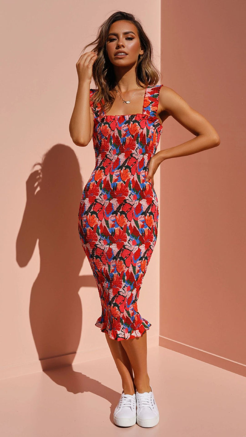 Well Tailored Dress with a Graceful Silhouette