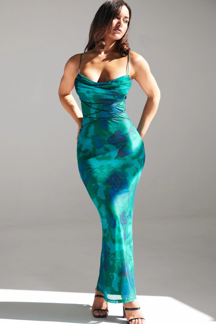 Well Tailored Dress with a Graceful Silhouette