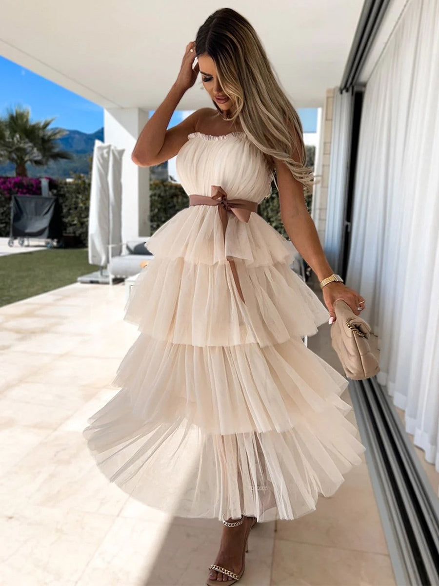 Beautifully Finished Dress in a Timeless Design