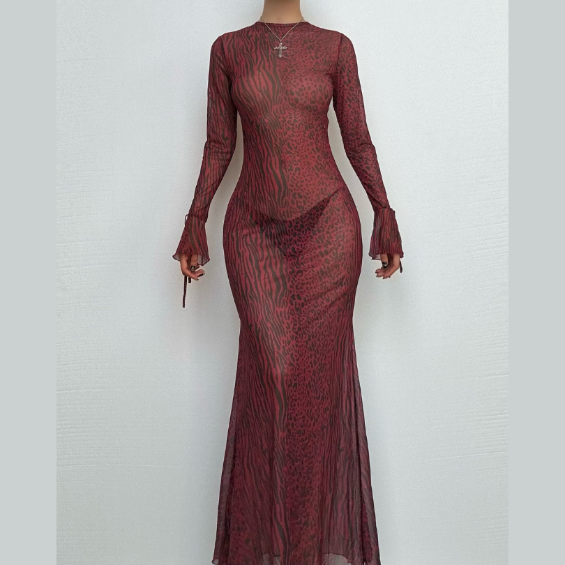 Well Tailored Dress with a Graceful Silhouette