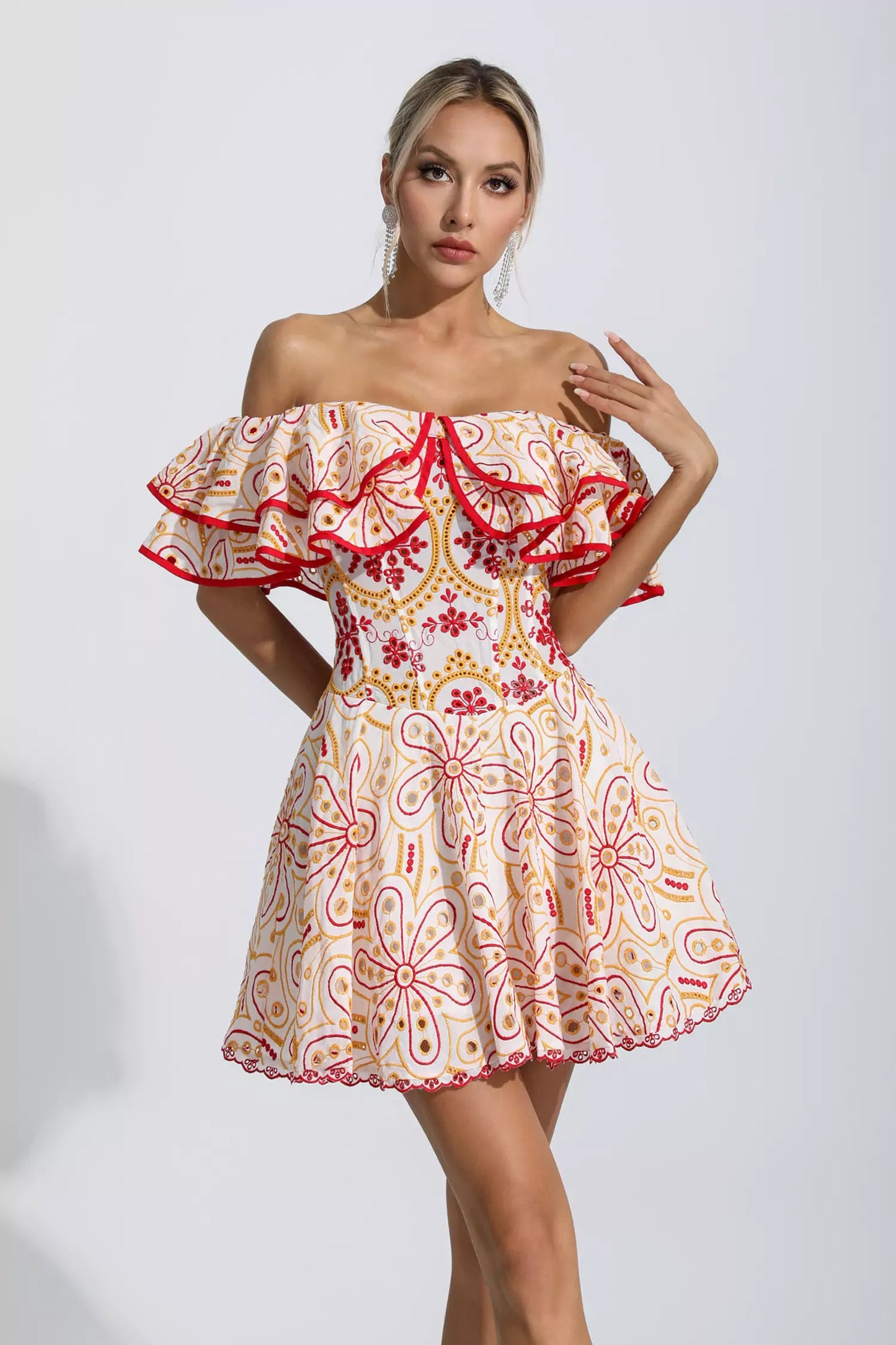 Effortlessly Elegant Dress with a Timeless Design