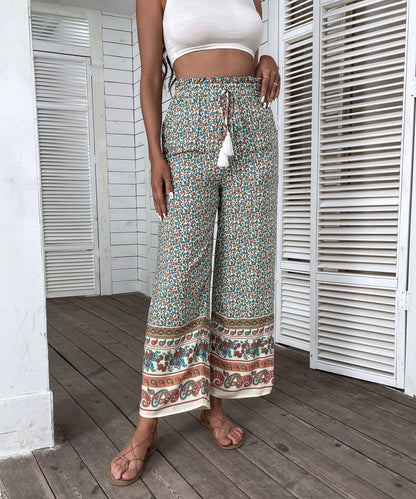 Effortlessly Elegant Pants with a Timeless Design