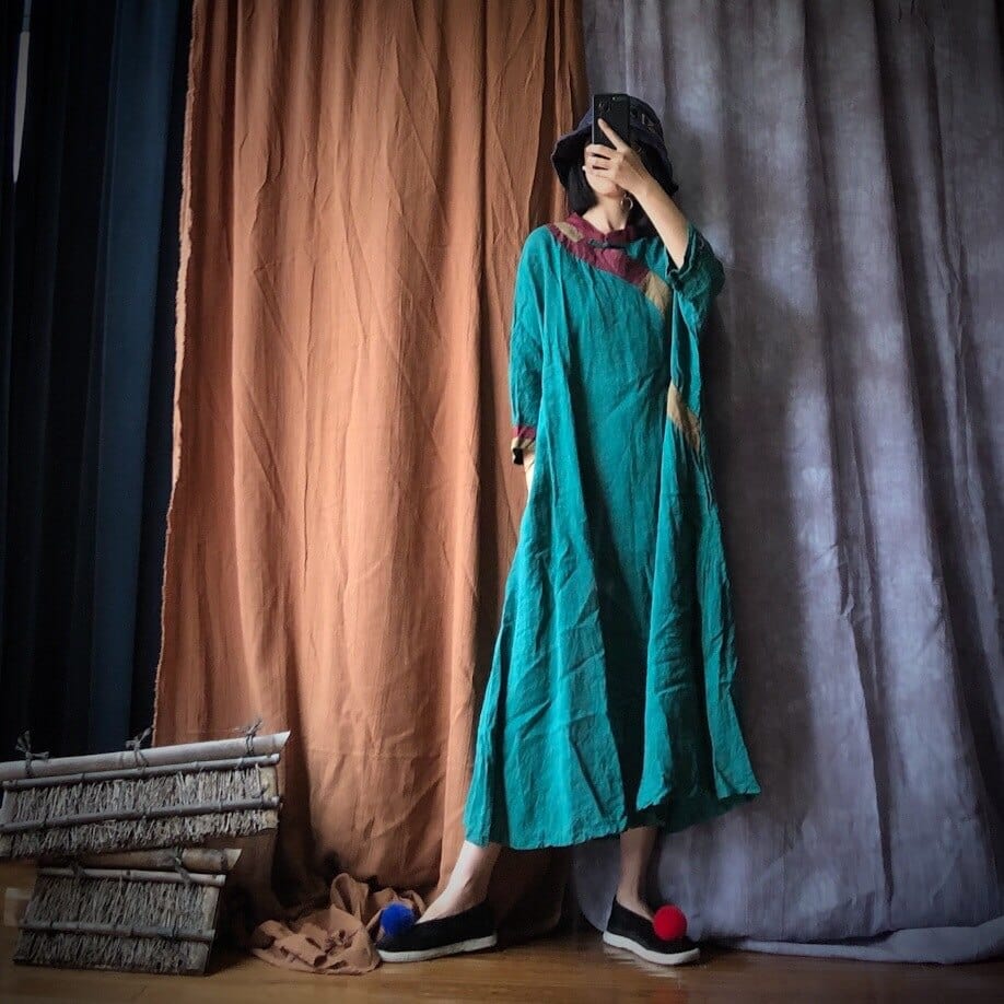 Beautifully Finished Dress in a Timeless Design
