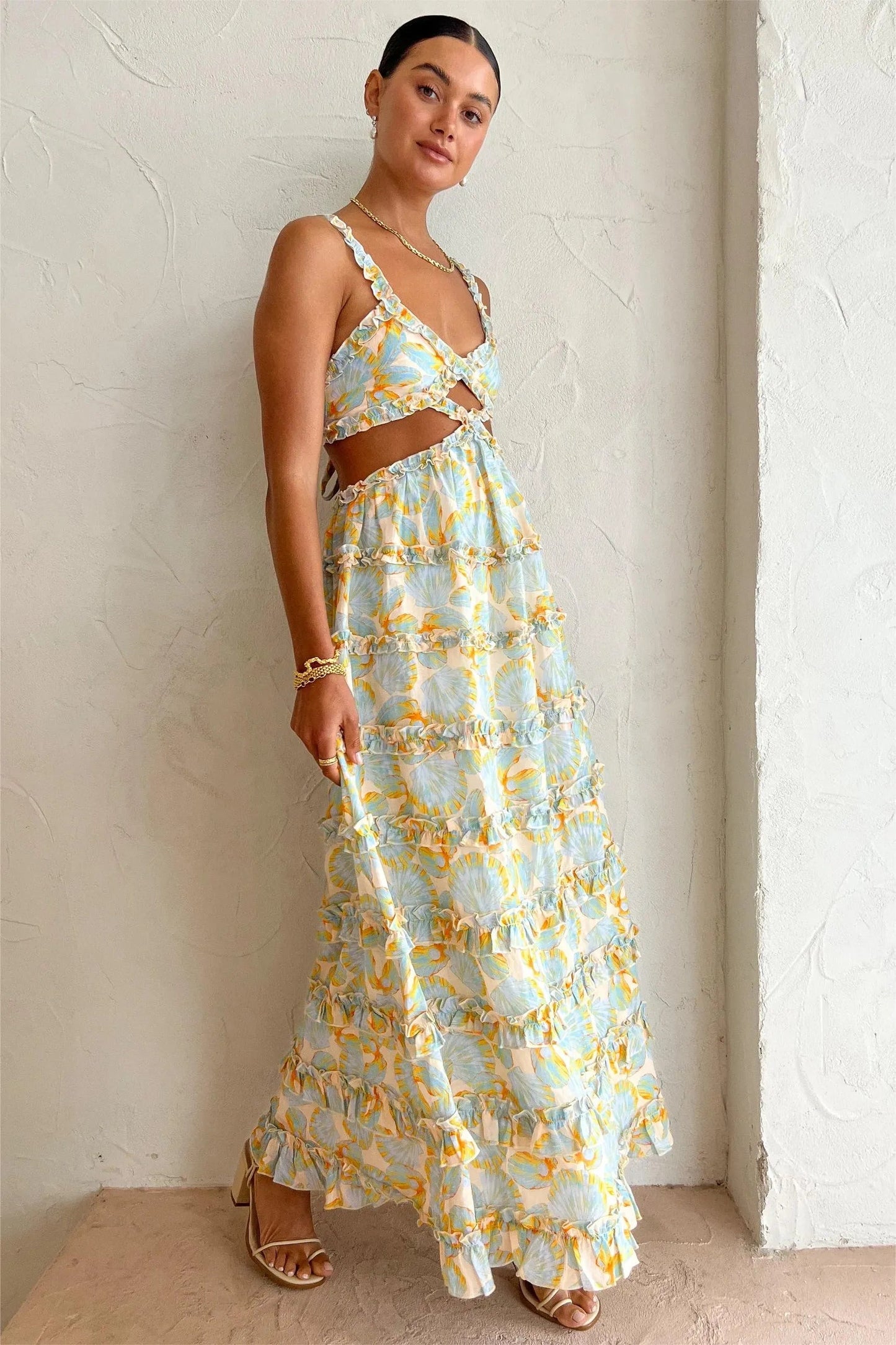 Effortlessly Elegant Dress with a Timeless Design