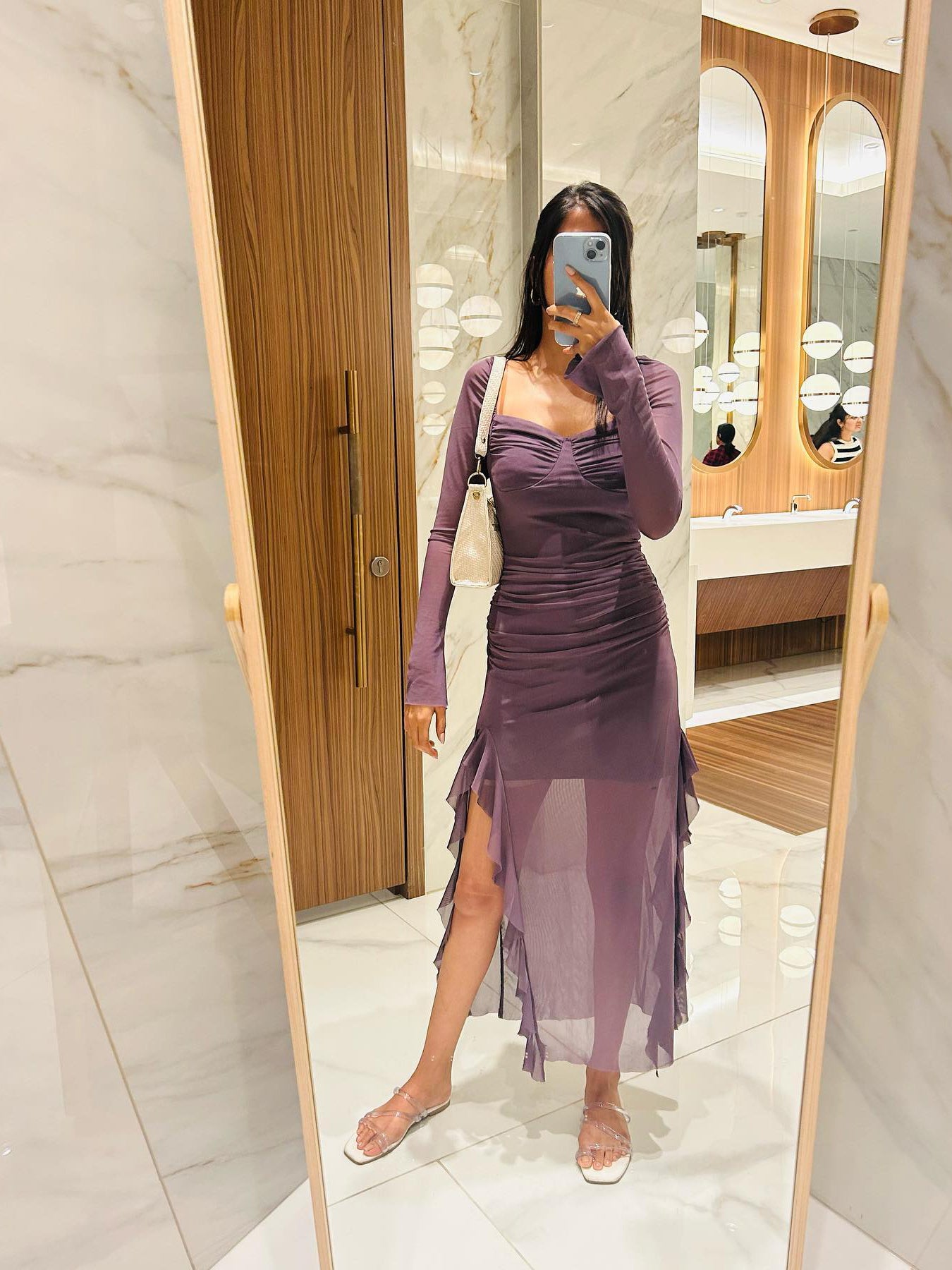 Effortlessly Elegant Dress with a Timeless Design