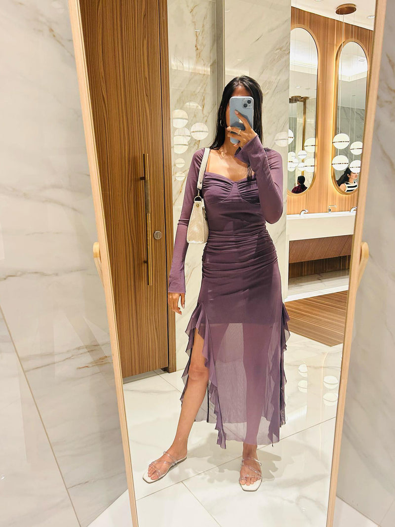 Effortlessly Elegant Dress with a Timeless Design
