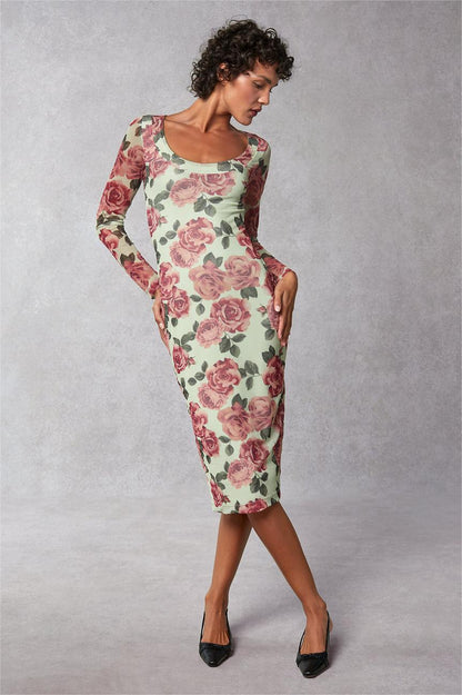 Beautifully Finished Dress in a Timeless Design